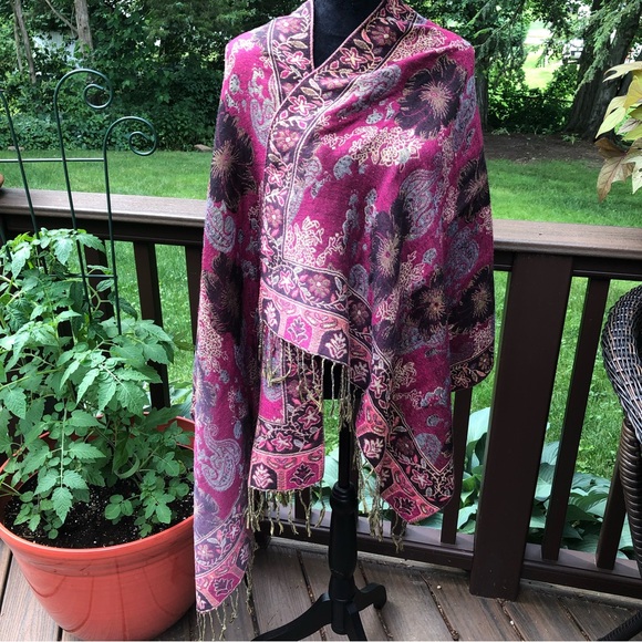 Woven Floral Metallic Wrap/Scarf 🌺🌺 - Picture 3 of 11